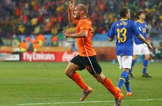 Bola da Copa de 2010 leiloada por Sneijder —