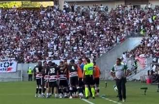 Público de quase 45 mil lotou a Arena Pernambuco para ver Santa Cruz x Floresta. E saiu feliz, Afinal o Santa fez 1 a 0