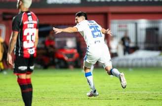 Vitória domina o primeiro tempo, enquanto o Cruzeiro não consegue sair da passividade –