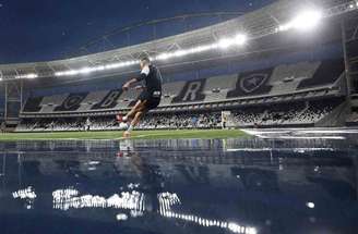 Tite orienta os jogadores –