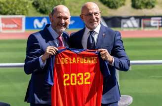 Em seu currículo, quatro títulos europeus, uma medalha olímpica e uma Copa do Mundo pela Espanha –