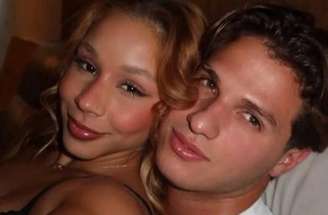 Ginasta Flavia Saraiva e o goleiro Felipe Carneiro assumiram o namoro nas redes –