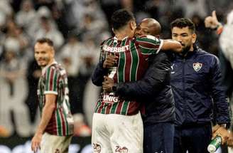 Fluminense venceu o Corinthians com dois gols de Hulk –