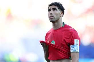 Hakimi em ação com a camisa do Paris Saint-Germian –