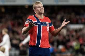 Haaland comemora o segundo gol marcado na vitória sobre a Noruega –
