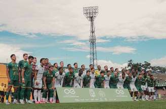 Homenagem antes da partida –