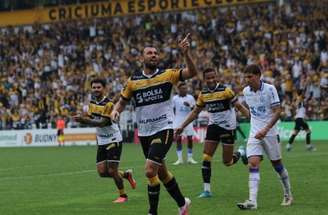 Jogo tenso no primeiro tempo –