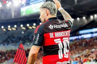 Arrascaeta vai às redes após fratura no punho esquerdo –