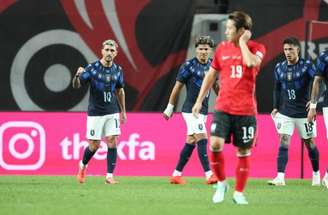 Uruguai goleou com brilho da dupla do Flamengo –