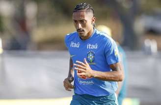 Raphinha em campo pela Seleção Brasileira contra a Austráli –