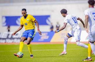Ruanda (de amarelo) calou o Estádio Nacional de Cabo Verde, em Praia –