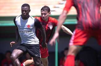 Vasco contou com os principais jogadores no clássico –