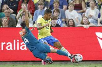 Samuel Lino foi acionado nos dois jogos por Ancelotti –