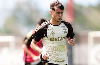 Joaquín Freitas no treino desta quinta-feira (1º/10) no Ninho do Urubu –