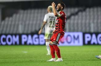 Com três de Gabigol, Flamengo goleou o Santos em plena Vila Belmiro em 2021 –