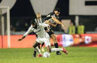 Victor Hugo entrou contra o Santos, mas machucou o púbis –