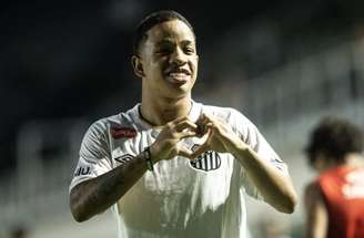 Jogador mantém objetivo de receber oportunidade no elenco profissional –