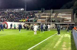 Confusão em Platense x Fluminense começou por conta de comemoração do lateral Guga –