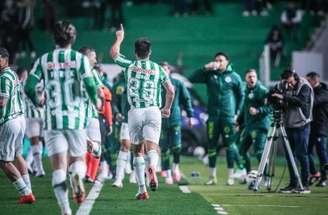 Fábio Lima comemora o segundo gol do Juventude no Alfredo Jaconi  –