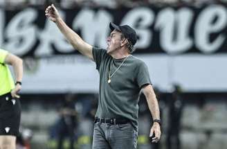 Gabigol decidiu para o Santos no clássico e clube chegou a cinco vitórias consecutivas –