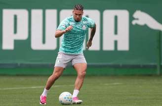 Paulinho trabalha par voltar a campo nesta reta final de temporada –