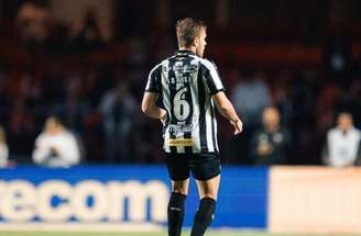 Arthur sofreu lesão na coxa direita –