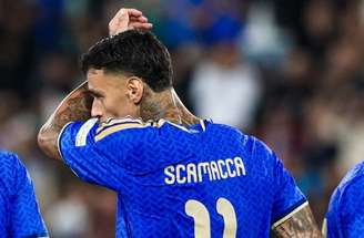 Scamacca fica com a sobra para fuzilar o gol turco –