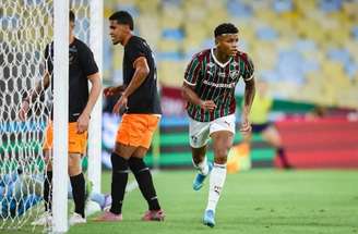 Guilherme Arana ganha a vaga de Renê, machucado –