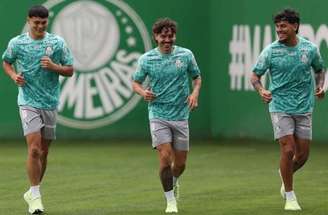 Paulinho durante o treinamento do Palmeiras nesta terça-feira (6) –