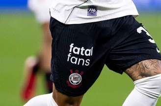 Fatal Fans estampa um espaço no calcão o time masculino  — Rodrigo Coca/Agência Corinthians