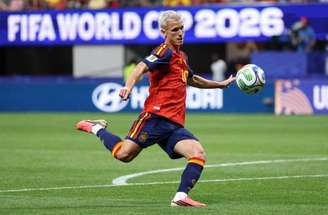 Dani Olmo em ação com a camisa da Espanha, atual campeã do mundo –