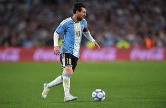 Messi fez gol e assistência em despedida –