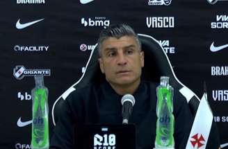 Bruno Duarte e Alan Lescano; o primeiro saiu ainda no primeiro tempo –