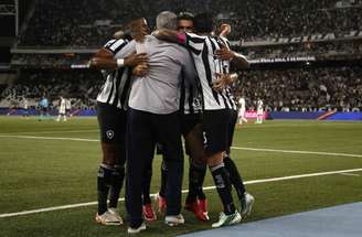 Tite em ação durante derrota do Botafogo para o Vasco, no Niltão –