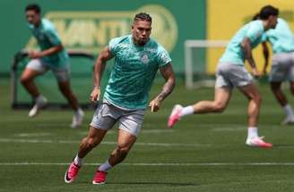 Paulinho segue em evolução no processo de transição física no Palmeiras –