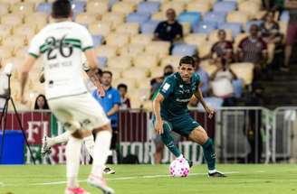 Savarino marcou duas vezes e comandou a vitória tricolor sobre o Coritiba –