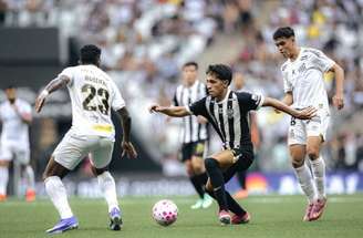 As duas equipes travaram um duelo acirrado no primeiro tempo –