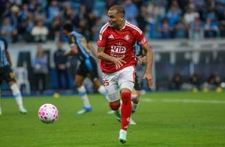 Gabriel Mercado comemora o gol junto aos companheiros –