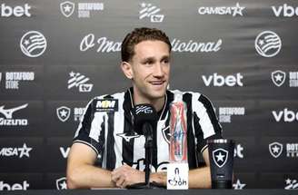 Tiquinho Soares aparece como novidade no ataque do Botafogo –