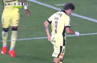 Colidio sente tão logo conclui uma jogada durante Vasco x Remo –