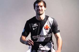 Sosa ficou encantado com a presença dos vascaínos – Fotos: João Gabriel Alves/Vasco.