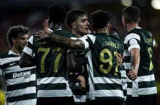 Luis Suárez comemora o gol marcado na vitória do Leão –