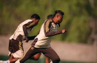 Bruno Henrique deve ficar com a vaga de Pedro no comando do ataque –