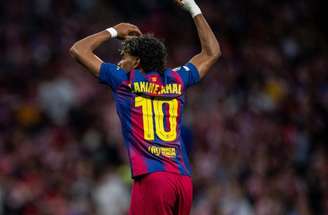 Dentro de campo, o Barcelona goleou o Galatasaray, pela Champions League –