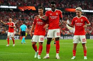 Momento do pênalti convertido por Jhon Durán no Estádio da Luz –