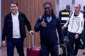 Seedorf encontra o compatriota Memphis Depay, que faz pior temporada no Corinthians –