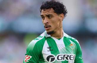 Antony esteve em campo no duelo contra o Porto e deu uma assistência –