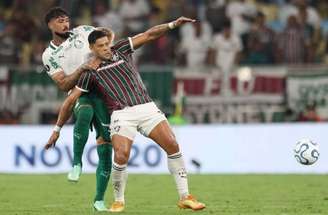 Barboza em ação com a camisa do Palmeiras diante do Fluminense no Maracanã –