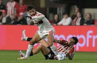 Paquetá correu risco de ser expulso no segundo tempo do jogo contra o Estudiantes –
