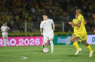 Vitinho também levou o terceiro cartão amarelo –
